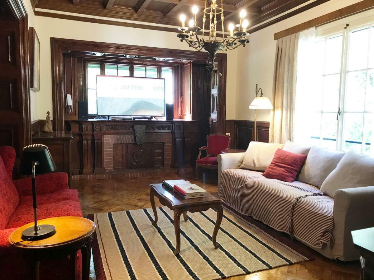Espectacular Casa Chateau En El Centro De Олот Екстериор снимка
